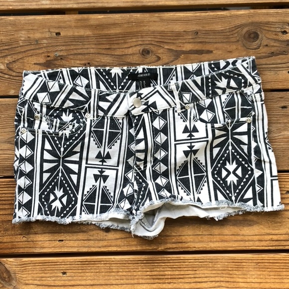 Black & White Tribal Aztec Stretchy Shorts - Picture 2 of 4